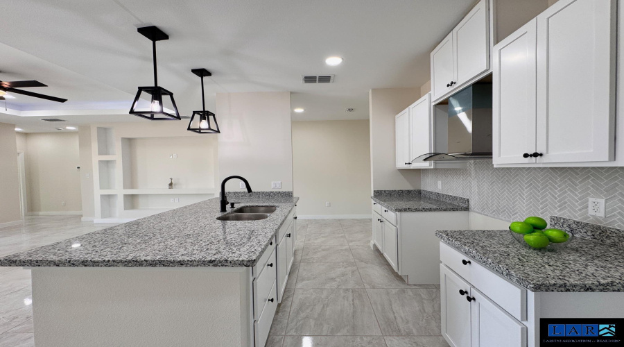 6709 El Freno, LAREDO, Texas 78046, 3 Bedrooms Bedrooms, 5 Rooms Rooms,2 BathroomsBathrooms,Residential,For Sale,6709 El Freno,20260983