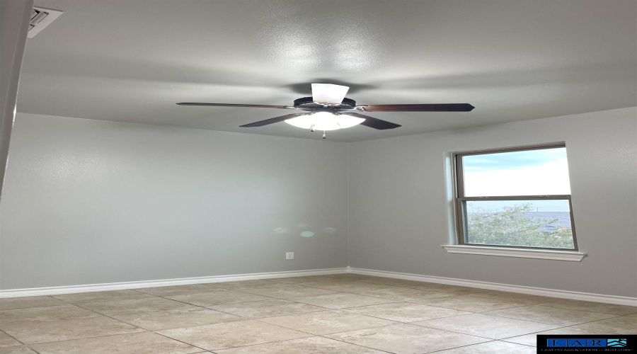 5801 Moses Lp., Laredo, Texas 78046, 3 Bedrooms Bedrooms, 6 Rooms Rooms,2 BathroomsBathrooms,Residential,For Sale,5801 Moses Lp.,20260985