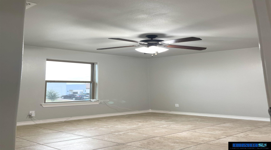 5801 Moses Lp., Laredo, Texas 78046, 3 Bedrooms Bedrooms, 6 Rooms Rooms,2 BathroomsBathrooms,Residential,For Sale,5801 Moses Lp.,20260985