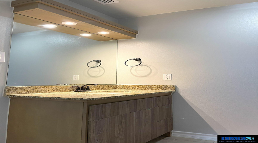 5801 Moses Lp., Laredo, Texas 78046, 3 Bedrooms Bedrooms, 6 Rooms Rooms,2 BathroomsBathrooms,Residential,For Sale,5801 Moses Lp.,20260985