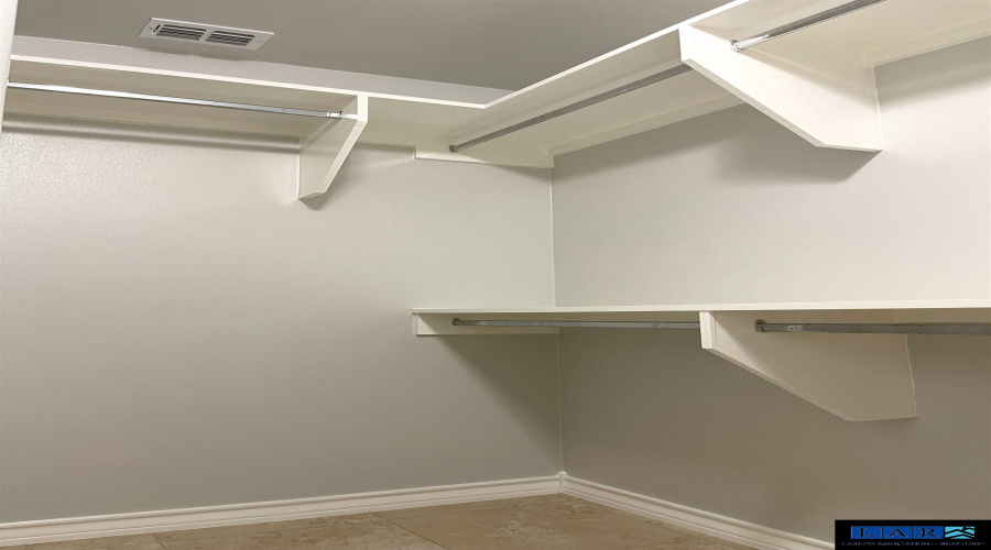 5801 Moses Lp., Laredo, Texas 78046, 3 Bedrooms Bedrooms, 6 Rooms Rooms,2 BathroomsBathrooms,Residential,For Sale,5801 Moses Lp.,20260985