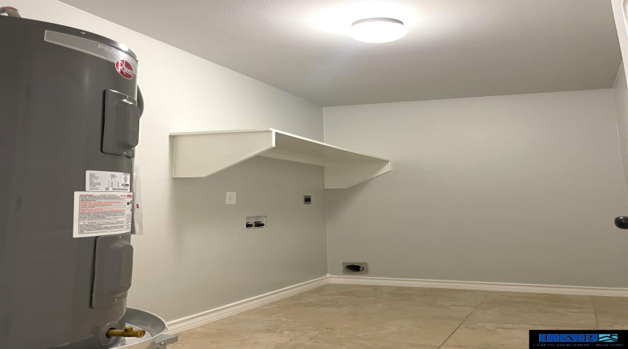 5801 Moses Lp., Laredo, Texas 78046, 3 Bedrooms Bedrooms, 6 Rooms Rooms,2 BathroomsBathrooms,Residential,For Sale,5801 Moses Lp.,20260985