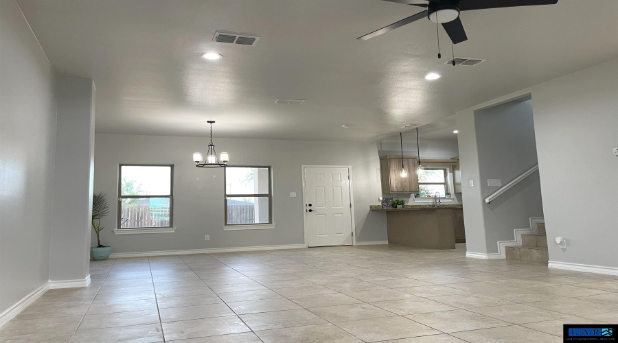 5801 Moses Lp., Laredo, Texas 78046, 3 Bedrooms Bedrooms, 6 Rooms Rooms,2 BathroomsBathrooms,Residential,For Sale,5801 Moses Lp.,20260985