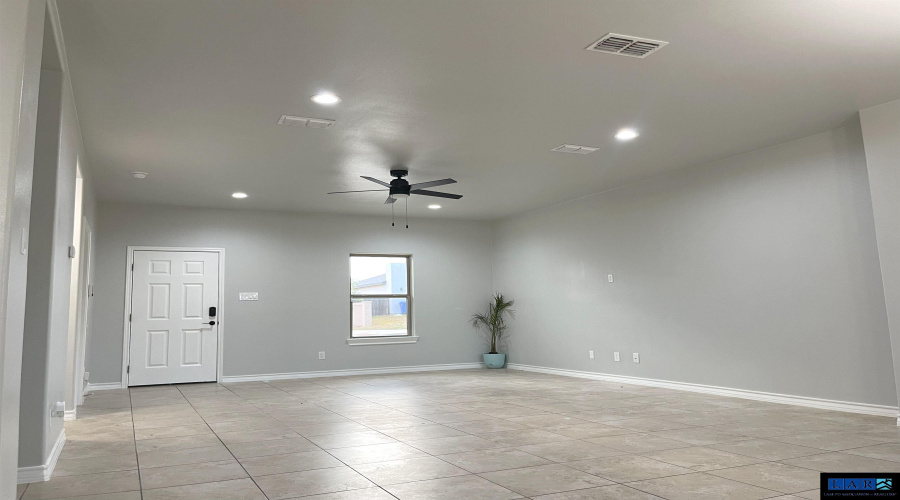 5801 Moses Lp., Laredo, Texas 78046, 3 Bedrooms Bedrooms, 6 Rooms Rooms,2 BathroomsBathrooms,Residential,For Sale,5801 Moses Lp.,20260985