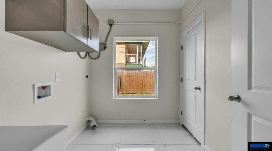 504 Gale Ct, Laredo, Texas 78041, 3 Bedrooms Bedrooms, 5 Rooms Rooms,2 BathroomsBathrooms,Residential,For Rent,504 Gale Ct,20260986