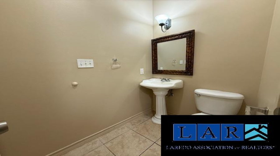 201 Abigail Dominguez, Laredo, Texas 78046, 3 Bedrooms Bedrooms, 5 Rooms Rooms,2 BathroomsBathrooms,Residential,For Rent,201 Abigail Dominguez,20260987