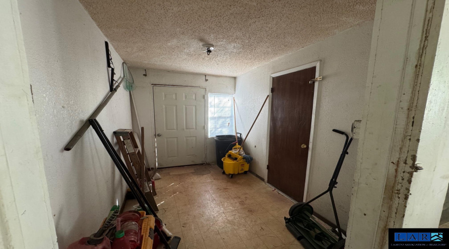 215 Cortez St, Laredo, Texas 78040, 3 Bedrooms Bedrooms, 5 Rooms Rooms,1 BathroomBathrooms,Residential,For Sale,215 Cortez St,20260990