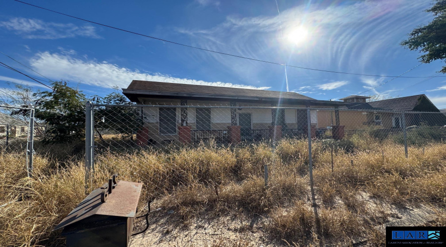 215 Cortez St, Laredo, Texas 78040, 3 Bedrooms Bedrooms, 5 Rooms Rooms,1 BathroomBathrooms,Residential,For Sale,215 Cortez St,20260990