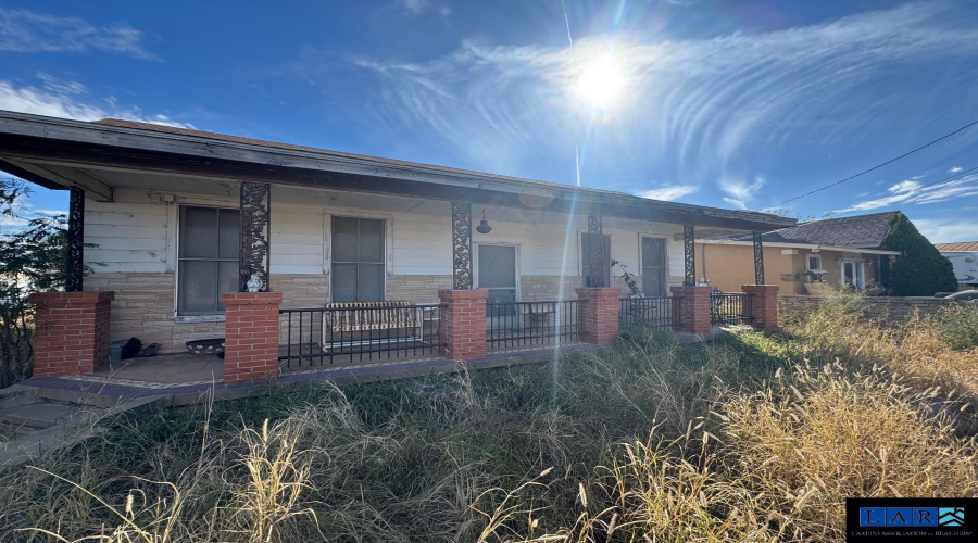 215 Cortez St, Laredo, Texas 78040, 3 Bedrooms Bedrooms, 5 Rooms Rooms,1 BathroomBathrooms,Residential,For Sale,215 Cortez St,20260990