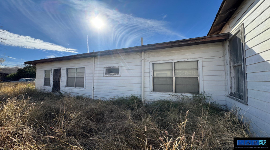 215 Cortez St, Laredo, Texas 78040, 3 Bedrooms Bedrooms, 5 Rooms Rooms,1 BathroomBathrooms,Residential,For Sale,215 Cortez St,20260990