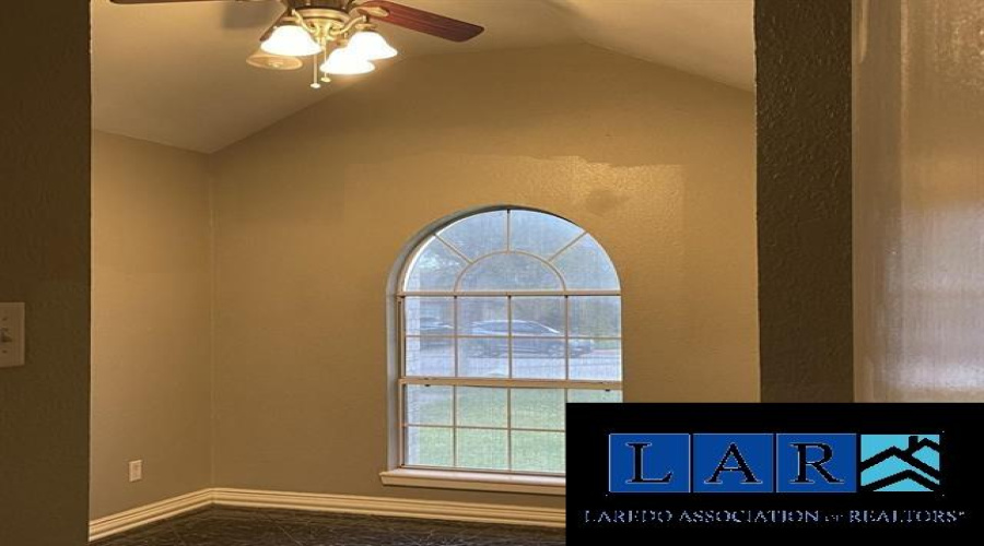 8509 Valley View Cir, Laredo, Texas 78045, 5 Bedrooms Bedrooms, 7 Rooms Rooms,3 BathroomsBathrooms,Residential,For Rent,8509 Valley View Cir,20260991