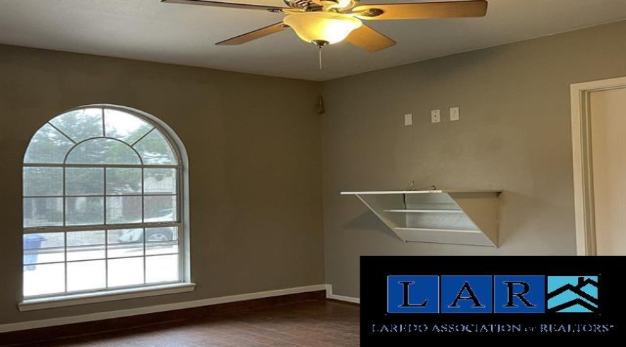 8509 Valley View Cir, Laredo, Texas 78045, 5 Bedrooms Bedrooms, 7 Rooms Rooms,3 BathroomsBathrooms,Residential,For Rent,8509 Valley View Cir,20260991