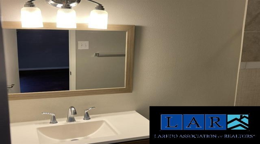 8509 Valley View Cir, Laredo, Texas 78045, 5 Bedrooms Bedrooms, 7 Rooms Rooms,3 BathroomsBathrooms,Residential,For Rent,8509 Valley View Cir,20260991