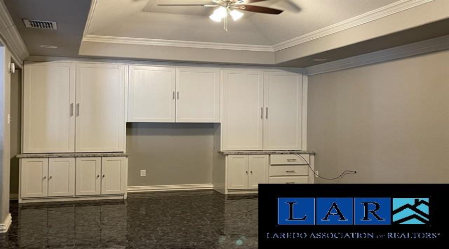 8509 Valley View Cir, Laredo, Texas 78045, 5 Bedrooms Bedrooms, 7 Rooms Rooms,3 BathroomsBathrooms,Residential,For Rent,8509 Valley View Cir,20260991