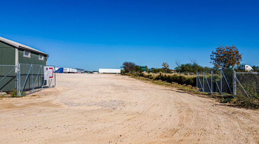 405 Appaloosa Rd, Laredo, Texas 78045, ,Land,For Rent,405 Appaloosa Rd,20260992