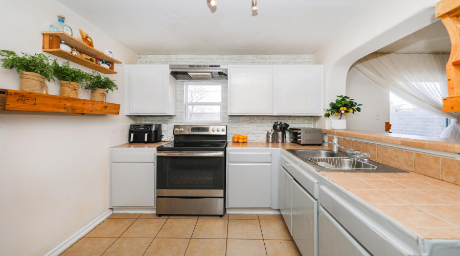 2426 Jean St, LAREDO, Texas 78046, 3 Bedrooms Bedrooms, 8 Rooms Rooms,2 BathroomsBathrooms,Residential,For Sale,2426 Jean St,20260993