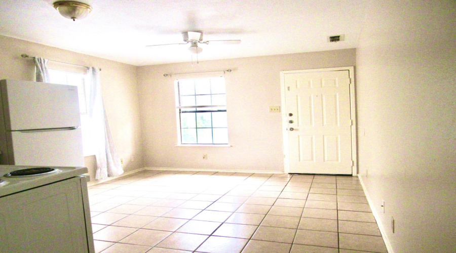 1420 Juarez Ave, Laredo, Texas 78040, 1 Bedroom Bedrooms, 2 Rooms Rooms,1 BathroomBathrooms,Residential,For Rent,1420 Juarez Ave,20260994