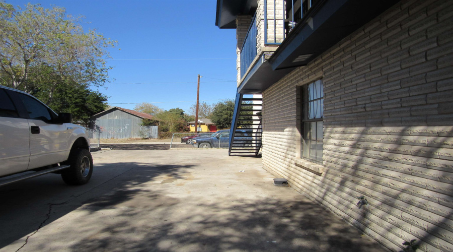 1420 Juarez Ave, Laredo, Texas 78040, 1 Bedroom Bedrooms, 2 Rooms Rooms,1 BathroomBathrooms,Residential,For Rent,1420 Juarez Ave,20260994