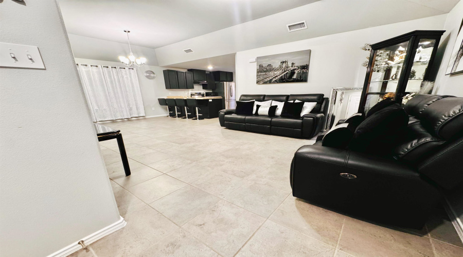 3711 Jaime Martin, Laredo, Texas 78046, 4 Bedrooms Bedrooms, 6 Rooms Rooms,2 BathroomsBathrooms,Residential,For Sale,3711 Jaime Martin,20260995