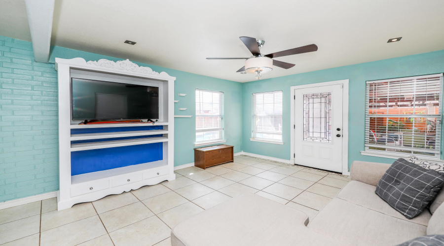 110 Lagos Ave, LAREDO, Texas 78045, 3 Bedrooms Bedrooms, 6 Rooms Rooms,2 BathroomsBathrooms,Residential,For Sale,110 Lagos Ave,20260998