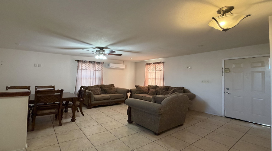 10214 Blitzen Dr, LAREDO, Texas 78045, 1 Bedroom Bedrooms, 2 Rooms Rooms,1 BathroomBathrooms,Residential,For Rent,10214 Blitzen Dr,20260999
