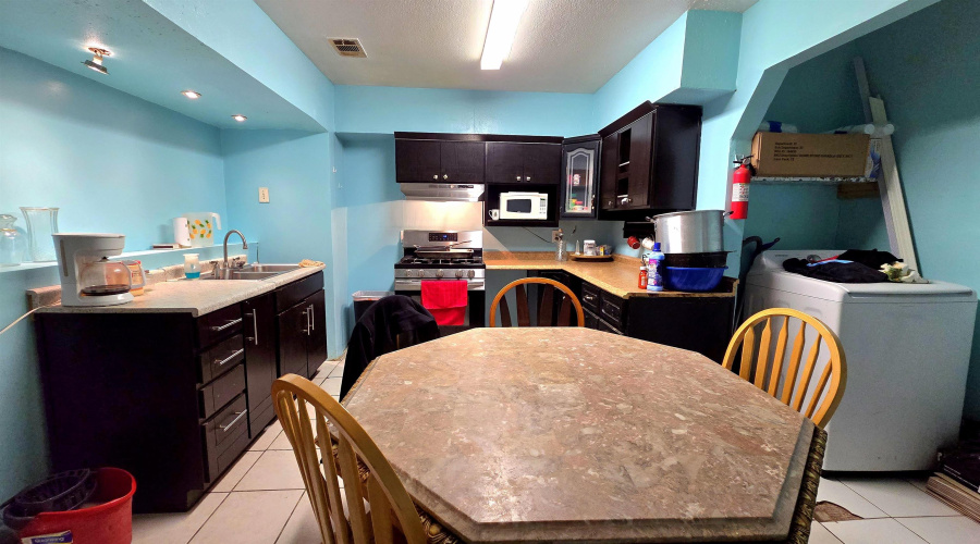 103 Malaga Dr, Laredo, Texas 78046, 4 Bedrooms Bedrooms, 6 Rooms Rooms,3 BathroomsBathrooms,Residential,For Sale,103 Malaga Dr,20261000