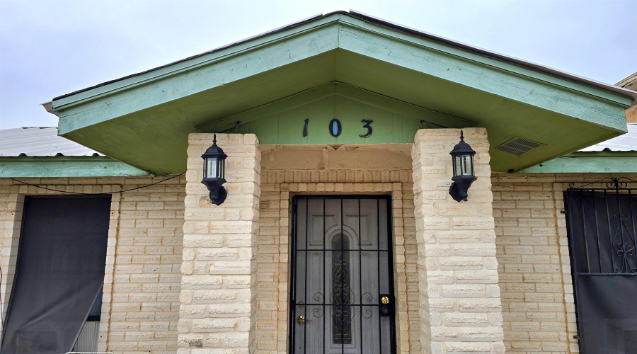 103 Malaga Dr, Laredo, Texas 78046, 4 Bedrooms Bedrooms, 6 Rooms Rooms,3 BathroomsBathrooms,Residential,For Sale,103 Malaga Dr,20261000