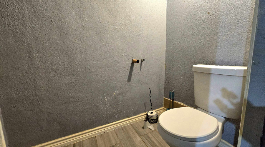 103 Malaga Dr, Laredo, Texas 78046, 4 Bedrooms Bedrooms, 6 Rooms Rooms,3 BathroomsBathrooms,Residential,For Sale,103 Malaga Dr,20261000