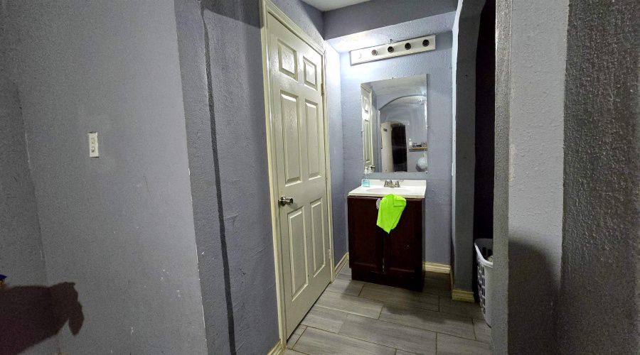 103 Malaga Dr, Laredo, Texas 78046, 4 Bedrooms Bedrooms, 6 Rooms Rooms,3 BathroomsBathrooms,Residential,For Sale,103 Malaga Dr,20261000