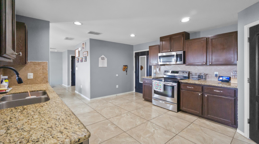 6103 Fraile Dr, laredo, Texas 78043, 3 Bedrooms Bedrooms, 5 Rooms Rooms,2 BathroomsBathrooms,Residential,For Sale,6103 Fraile Dr,20261003