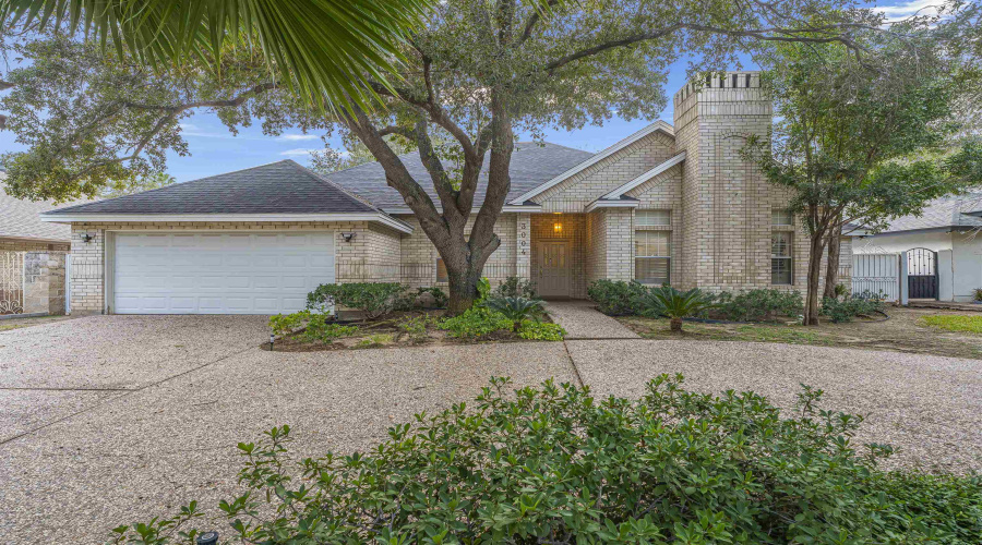 3004 Crest Oak Cir, Laredo, Texas 78045, 4 Bedrooms Bedrooms, 7 Rooms Rooms,2 BathroomsBathrooms,Residential,For Sale,3004 Crest Oak Cir,20261007