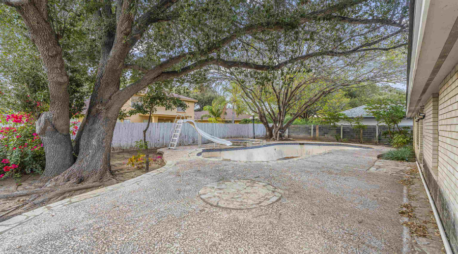 3004 Crest Oak Cir, Laredo, Texas 78045, 4 Bedrooms Bedrooms, 7 Rooms Rooms,2 BathroomsBathrooms,Residential,For Sale,3004 Crest Oak Cir,20261007