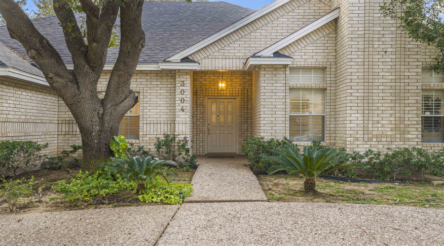 3004 Crest Oak Cir, Laredo, Texas 78045, 4 Bedrooms Bedrooms, 7 Rooms Rooms,2 BathroomsBathrooms,Residential,For Sale,3004 Crest Oak Cir,20261007