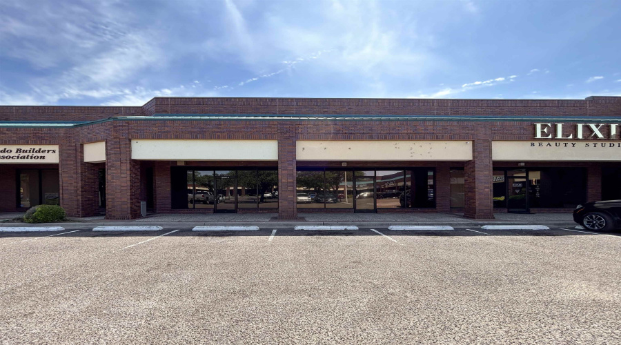 201 E Hillside Dr., Laredo, Texas 78041, ,1 BathroomBathrooms,Commercial retail/office,For Rent,201 E Hillside Dr.,20261016