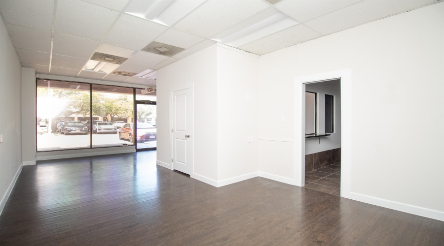 201 E Hillside Dr., Laredo, Texas 78041, ,1 BathroomBathrooms,Commercial retail/office,For Rent,201 E Hillside Dr.,20261016