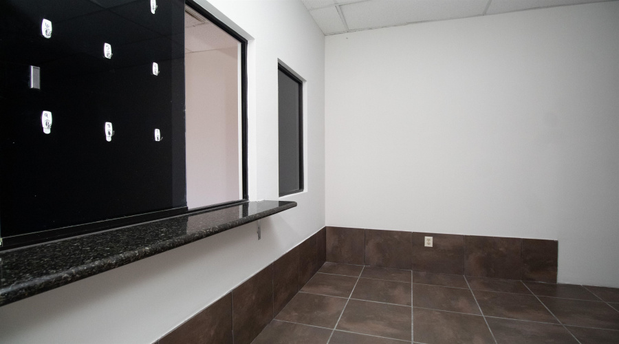 201 E Hillside Dr., Laredo, Texas 78041, ,1 BathroomBathrooms,Commercial retail/office,For Rent,201 E Hillside Dr.,20261016