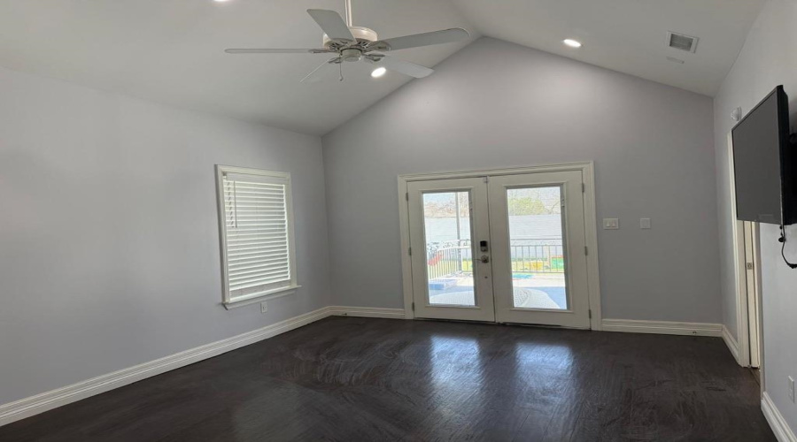 1707 Galveston St, Laredo, Texas 78043, 4 Bedrooms Bedrooms, 6 Rooms Rooms,3 BathroomsBathrooms,Residential,For Rent,1707 Galveston St,20261014