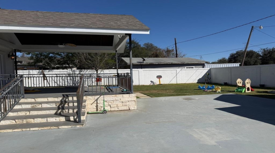 1707 Galveston St, Laredo, Texas 78043, 4 Bedrooms Bedrooms, 6 Rooms Rooms,3 BathroomsBathrooms,Residential,For Rent,1707 Galveston St,20261014