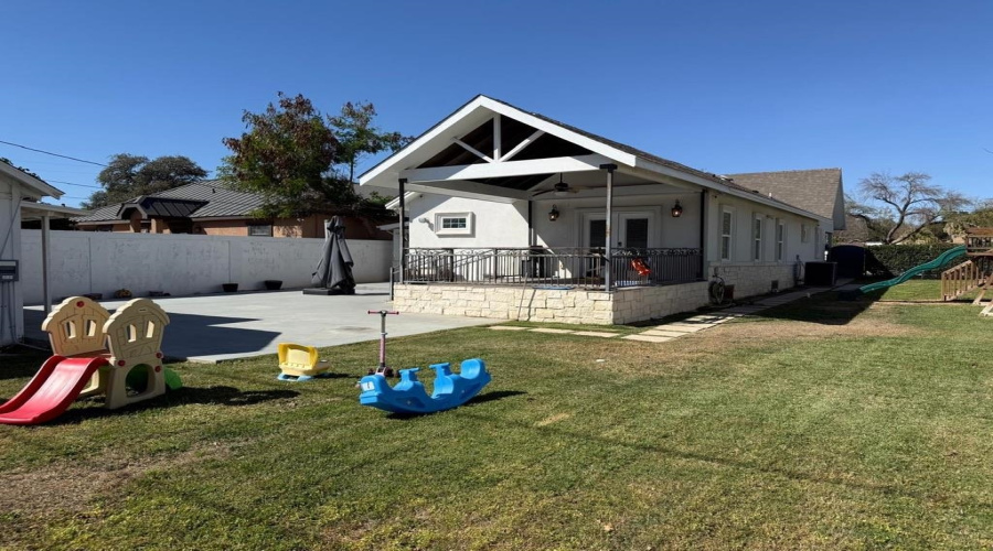 1707 Galveston St, Laredo, Texas 78043, 4 Bedrooms Bedrooms, 6 Rooms Rooms,3 BathroomsBathrooms,Residential,For Rent,1707 Galveston St,20261014