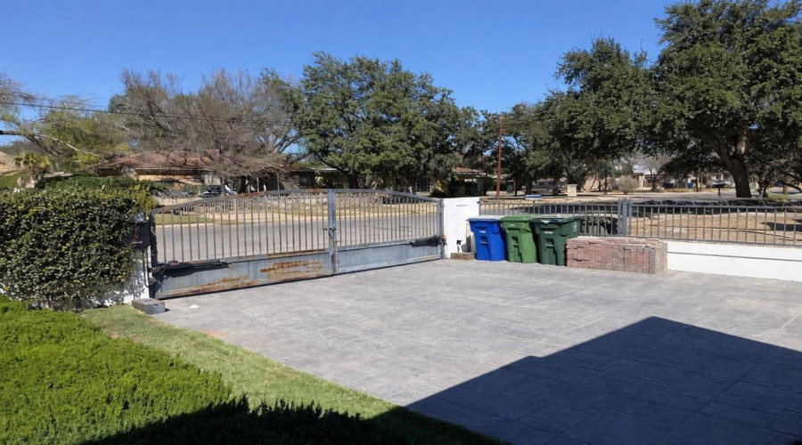 1707 Galveston St, Laredo, Texas 78043, 4 Bedrooms Bedrooms, 6 Rooms Rooms,3 BathroomsBathrooms,Residential,For Rent,1707 Galveston St,20261014