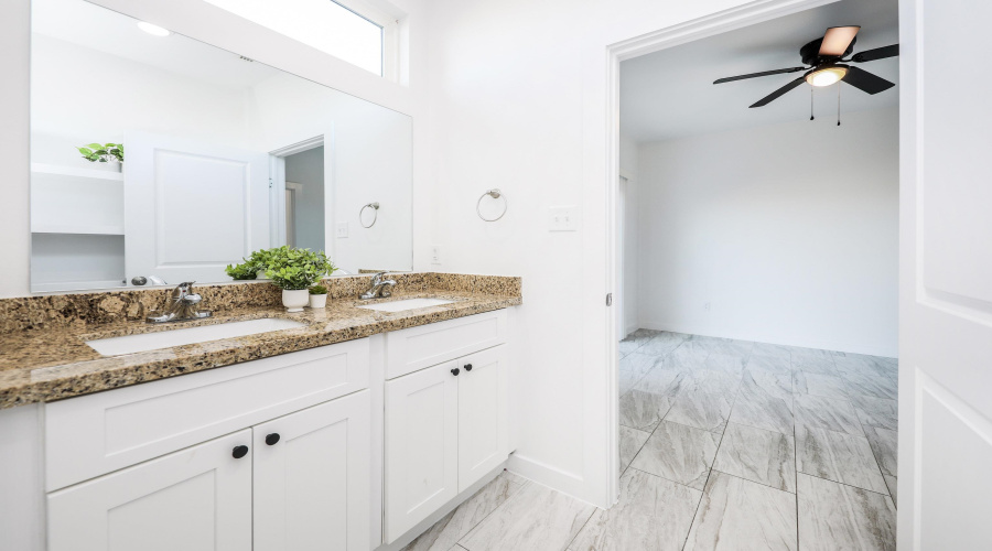 3911 Casa Blanca Lake Rd, Laredo, Texas 78041, 3 Bedrooms Bedrooms, 5 Rooms Rooms,2 BathroomsBathrooms,Residential,For Rent,3911 Casa Blanca Lake Rd,20261018