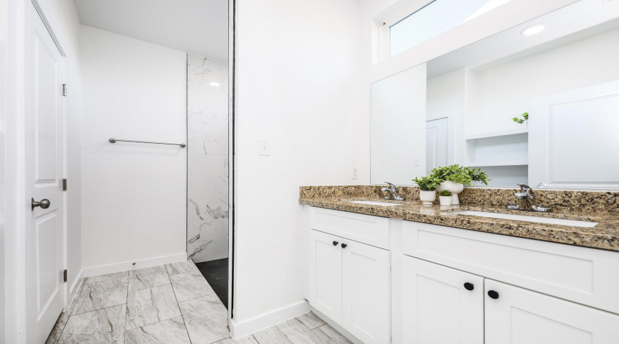 3911 Casa Blanca Lake Rd, Laredo, Texas 78041, 3 Bedrooms Bedrooms, 5 Rooms Rooms,2 BathroomsBathrooms,Residential,For Rent,3911 Casa Blanca Lake Rd,20261018