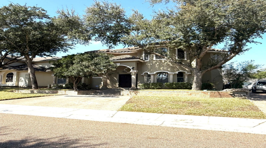 106 Lake Superior Rd, Laredo, Texas 78041, 4 Bedrooms Bedrooms, 12 Rooms Rooms,3 BathroomsBathrooms,Residential,For Sale,106 Lake Superior Rd,20261019