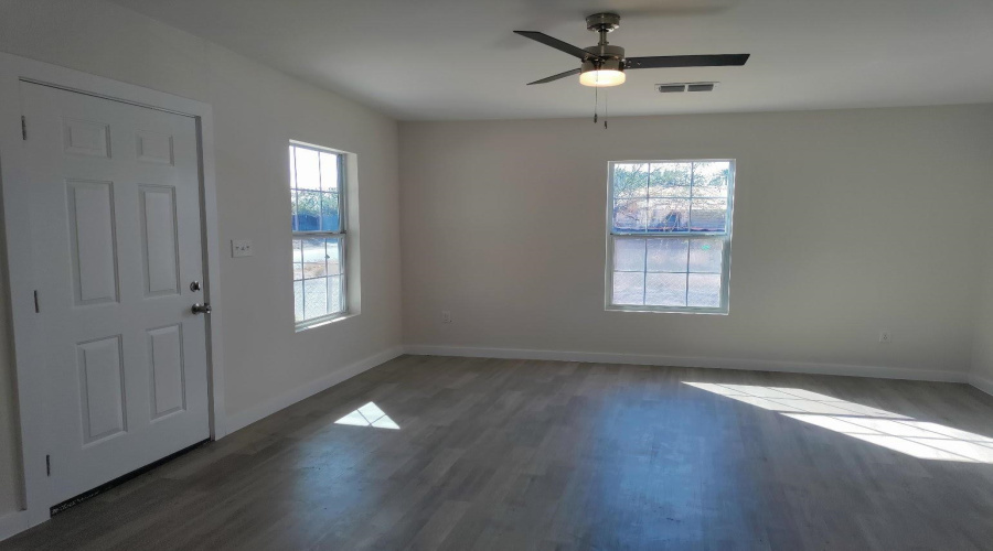 2402 Aldama St, Laredo, Texas 78043, 2 Bedrooms Bedrooms, 3 Rooms Rooms,1 BathroomBathrooms,Residential,For Sale,2402 Aldama St,20261020