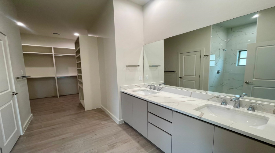 5534 Marble Falls St, LAREDO, Texas 78046, 4 Bedrooms Bedrooms, 5 Rooms Rooms,3 BathroomsBathrooms,Residential,For Sale,5534 Marble Falls St,20253941