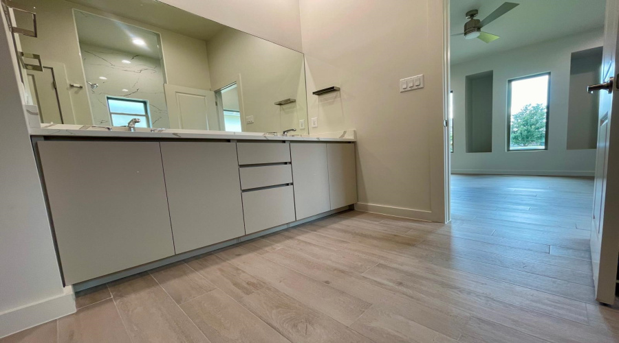 5534 Marble Falls St, LAREDO, Texas 78046, 4 Bedrooms Bedrooms, 5 Rooms Rooms,3 BathroomsBathrooms,Residential,For Sale,5534 Marble Falls St,20253941