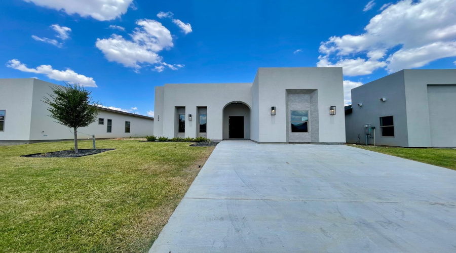 5534 Marble Falls St, LAREDO, Texas 78046, 4 Bedrooms Bedrooms, 5 Rooms Rooms,3 BathroomsBathrooms,Residential,For Sale,5534 Marble Falls St,20253941