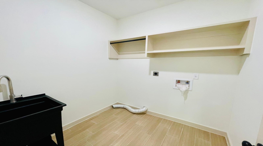 3903 Aguascalientes, LAREDO, Texas 78046-0000, 4 Bedrooms Bedrooms, 6 Rooms Rooms,2 BathroomsBathrooms,Residential,For Sale,3903 Aguascalientes,20254543