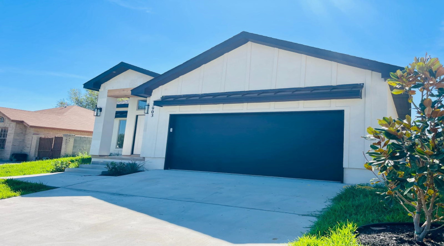 3903 Aguascalientes, LAREDO, Texas 78046-0000, 4 Bedrooms Bedrooms, 6 Rooms Rooms,2 BathroomsBathrooms,Residential,For Sale,3903 Aguascalientes,20254543