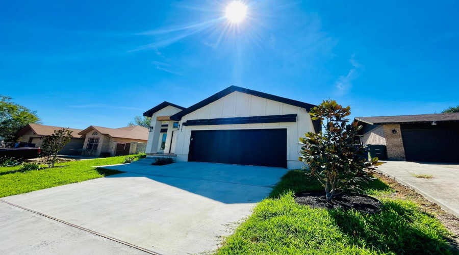 3903 Aguascalientes, LAREDO, Texas 78046-0000, 4 Bedrooms Bedrooms, 6 Rooms Rooms,2 BathroomsBathrooms,Residential,For Sale,3903 Aguascalientes,20254543